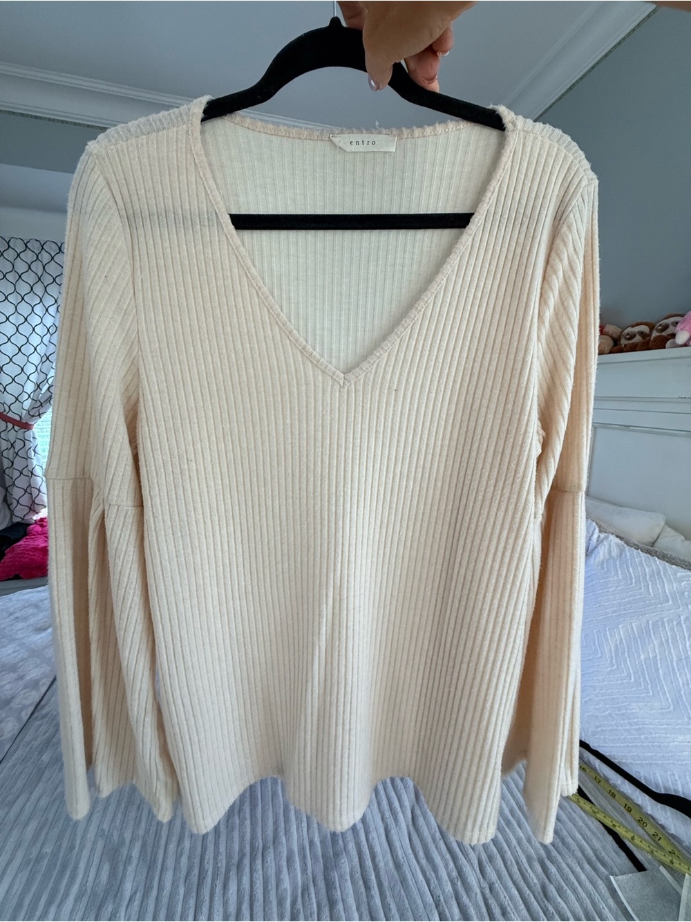 entro Cream Ribbed V-Neck Sweater